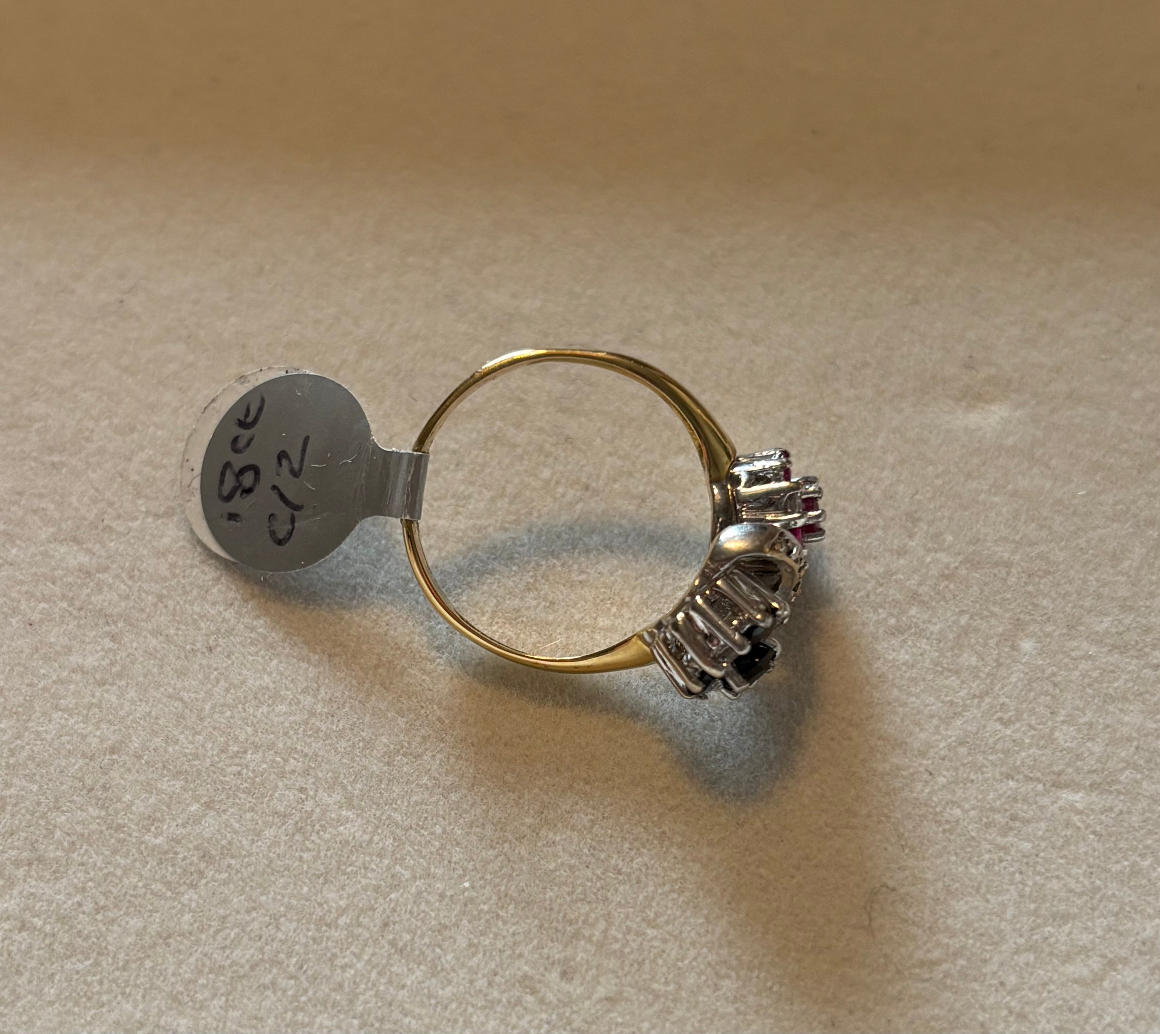 18ct gold double headed cluster ring￼