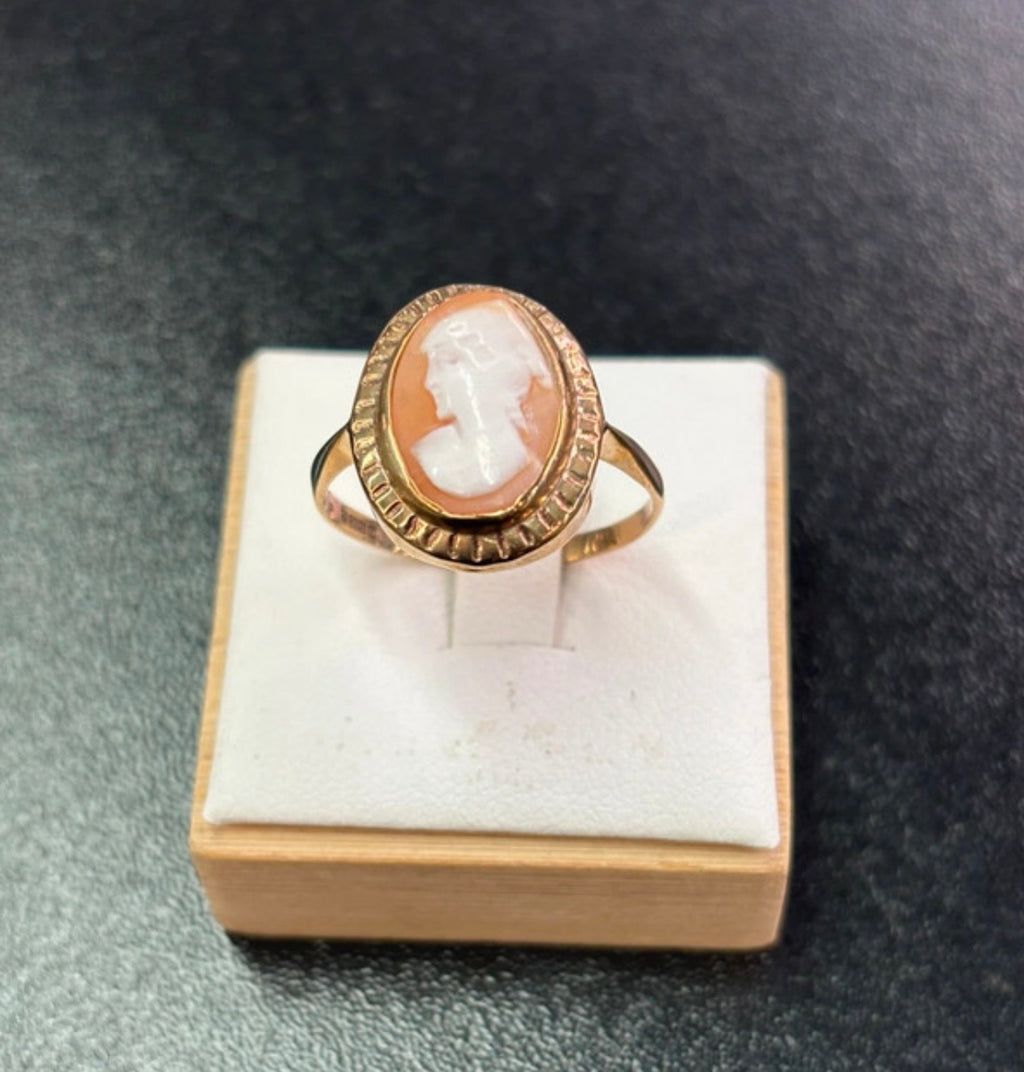 9ct gold  1980s cameo ring U
