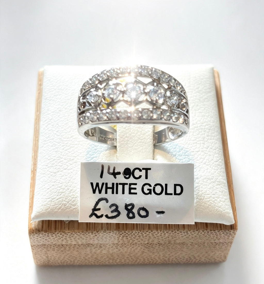 14ct white gold c/z ring