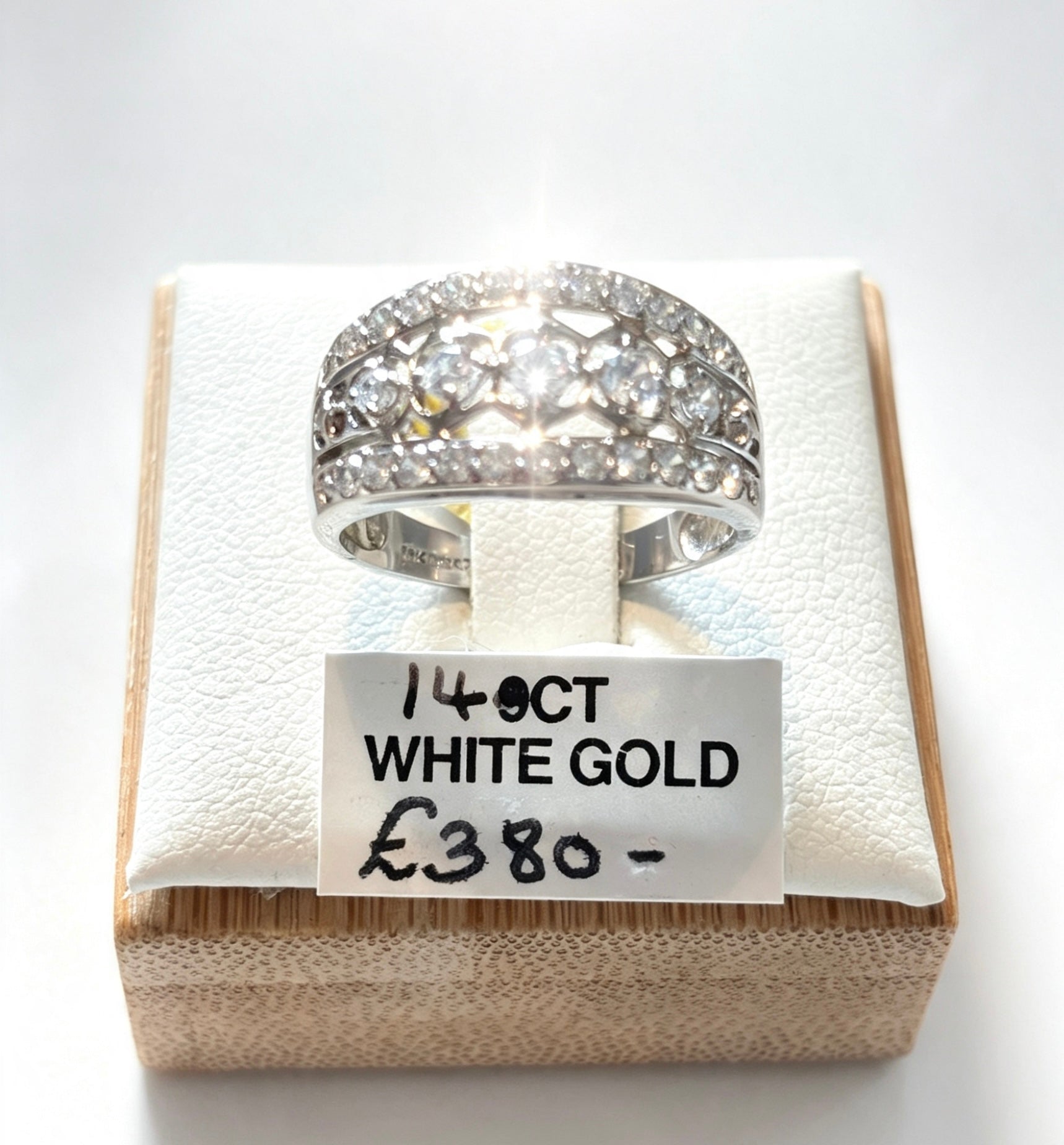 14ct white gold c/z ring