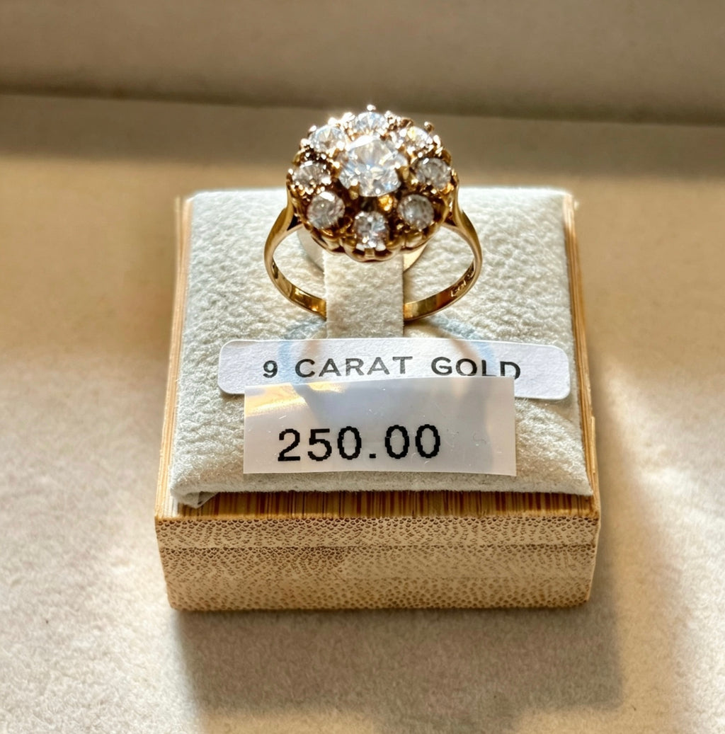9ct gold  vintage c/z cluster ring