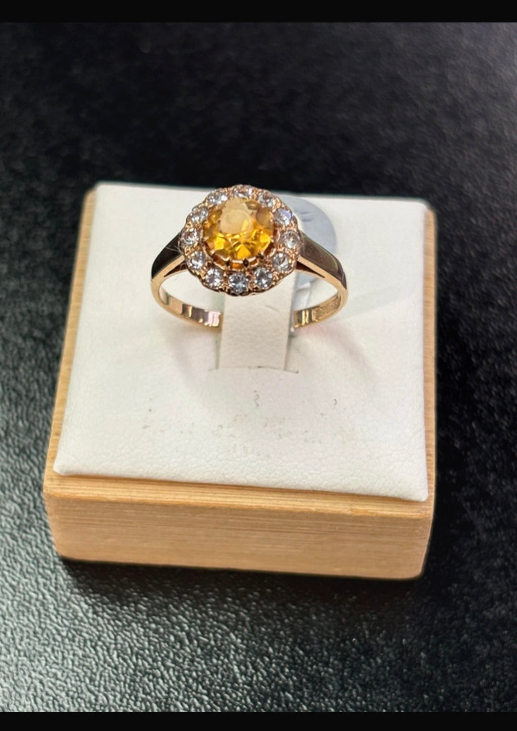 9ct gold citrine and c/z ring  O