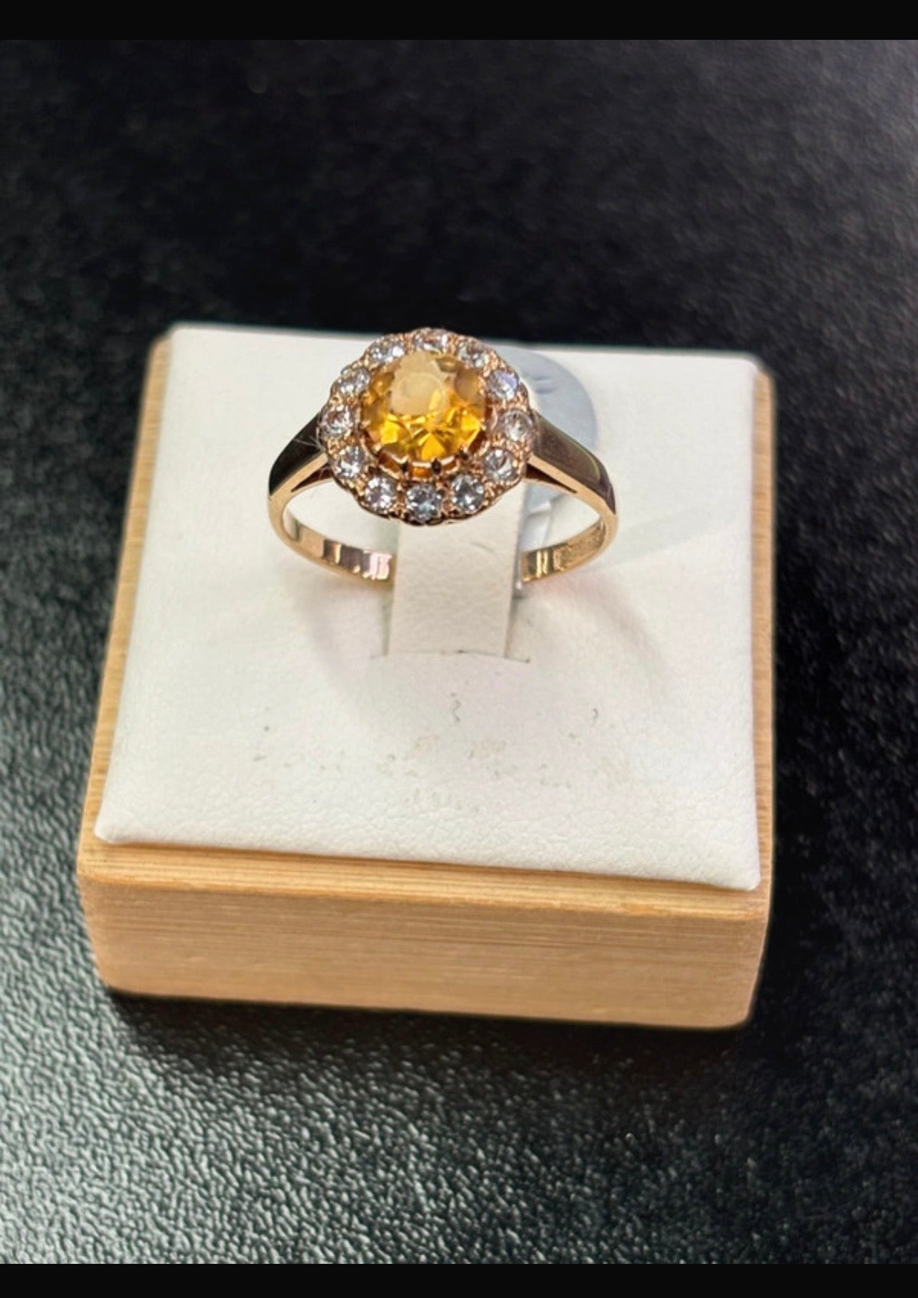 9ct gold citrine and c/z ring  O