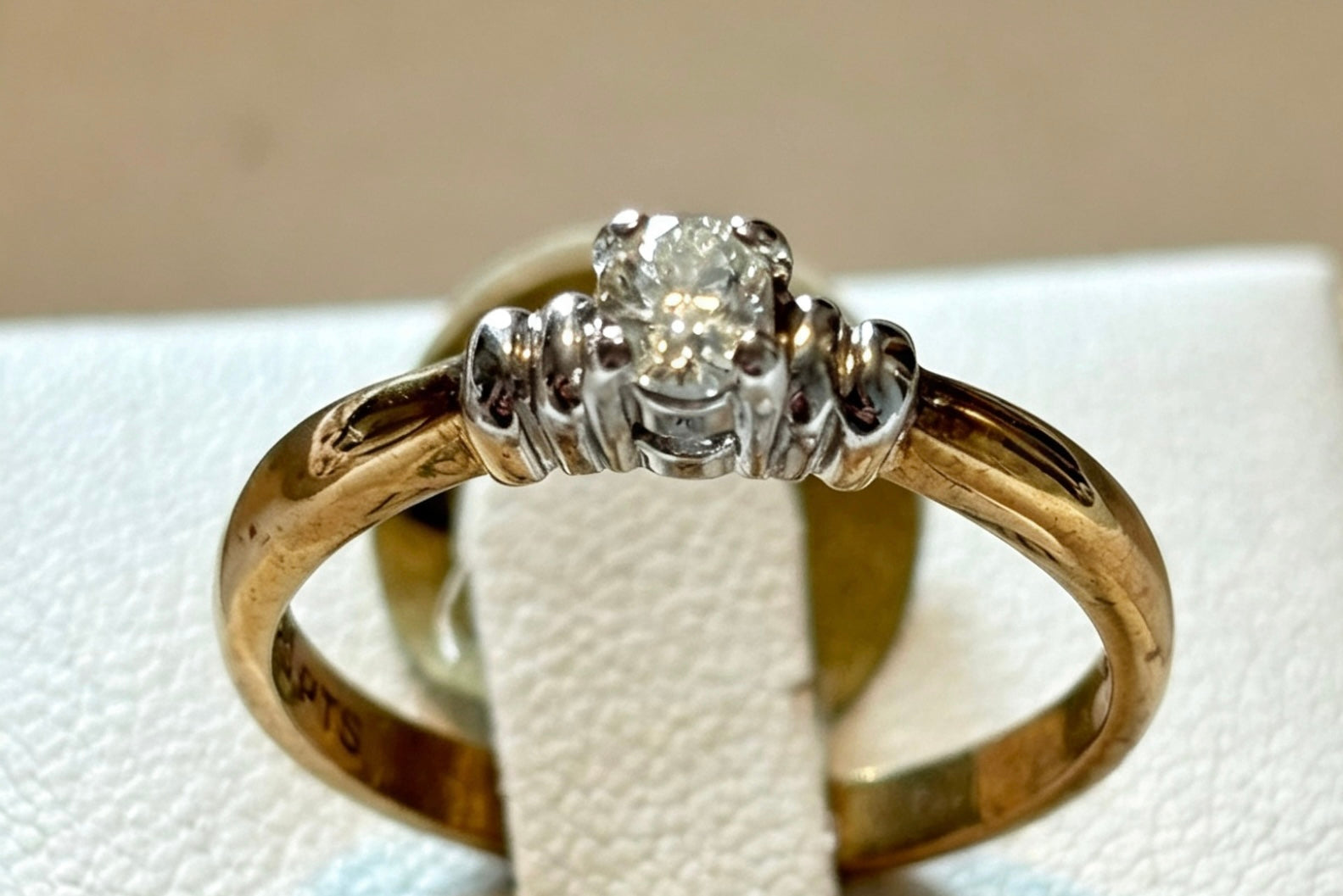 9ct gold single stone diamond ring