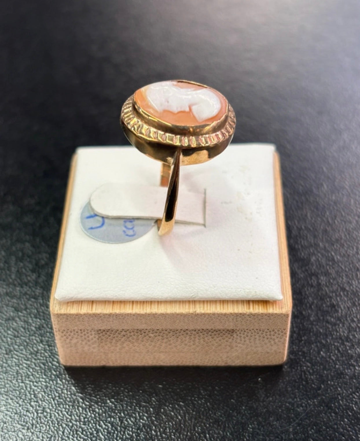 9ct gold  1980s cameo ring U