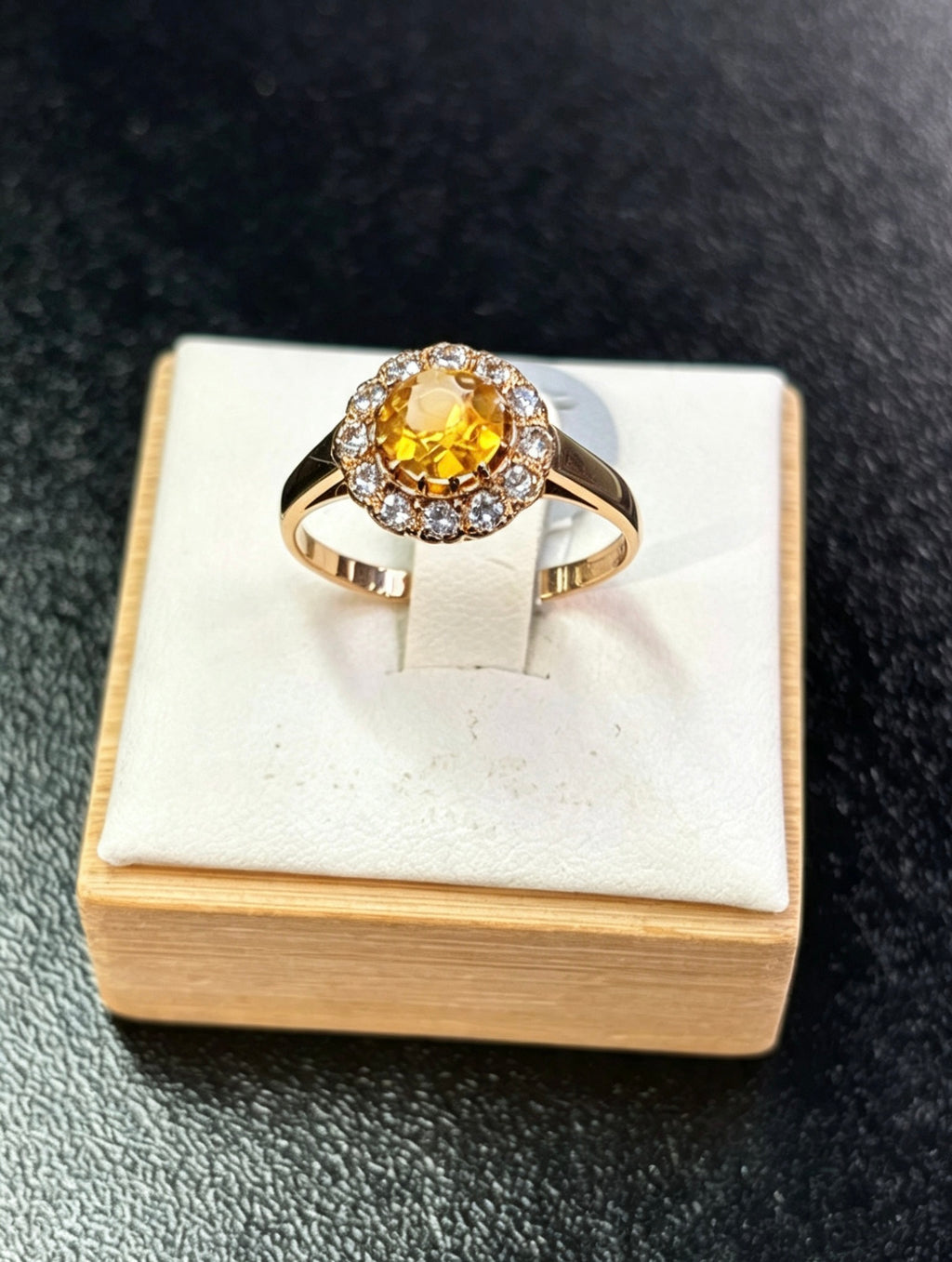 9ct gold citrine and c/z ring  O