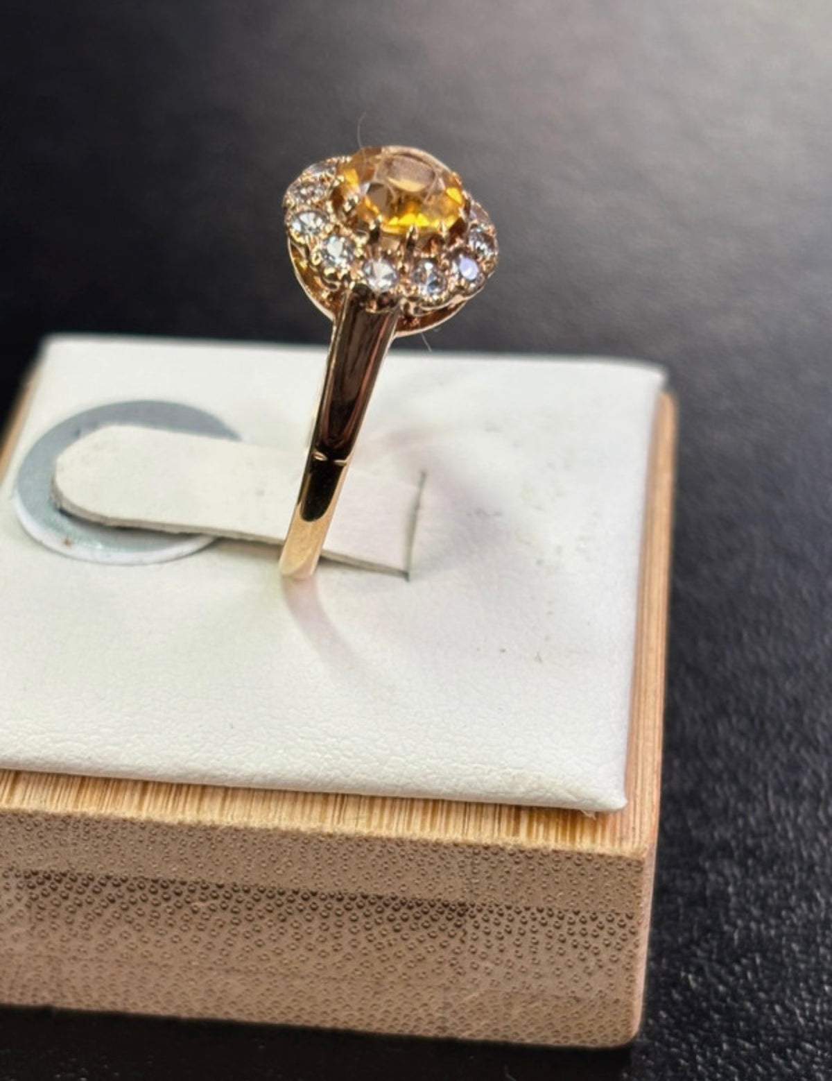 9ct gold citrine & c/z  cluster ring O