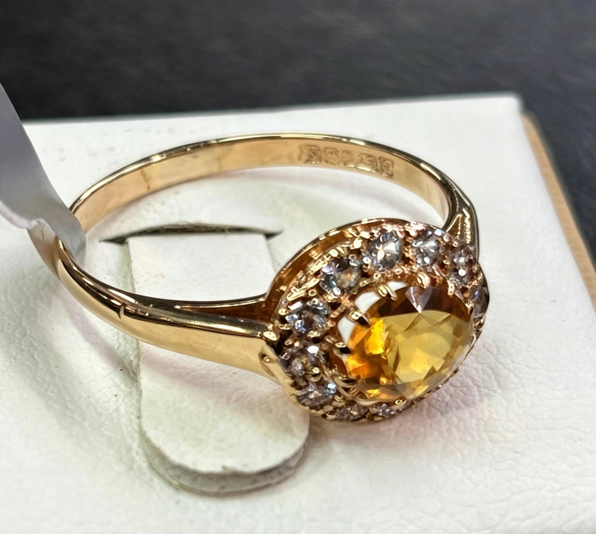 9ct gold citrine and c/z ring  O