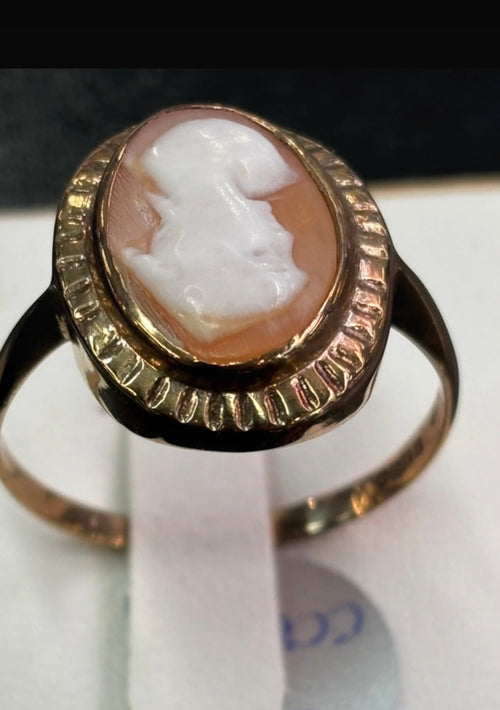 9ct gold  1980s cameo ring U