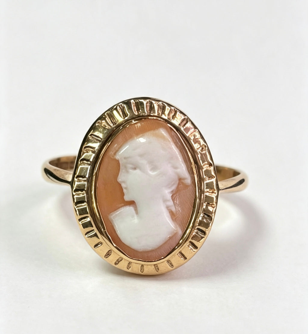 9ct gold  1980s cameo ring U