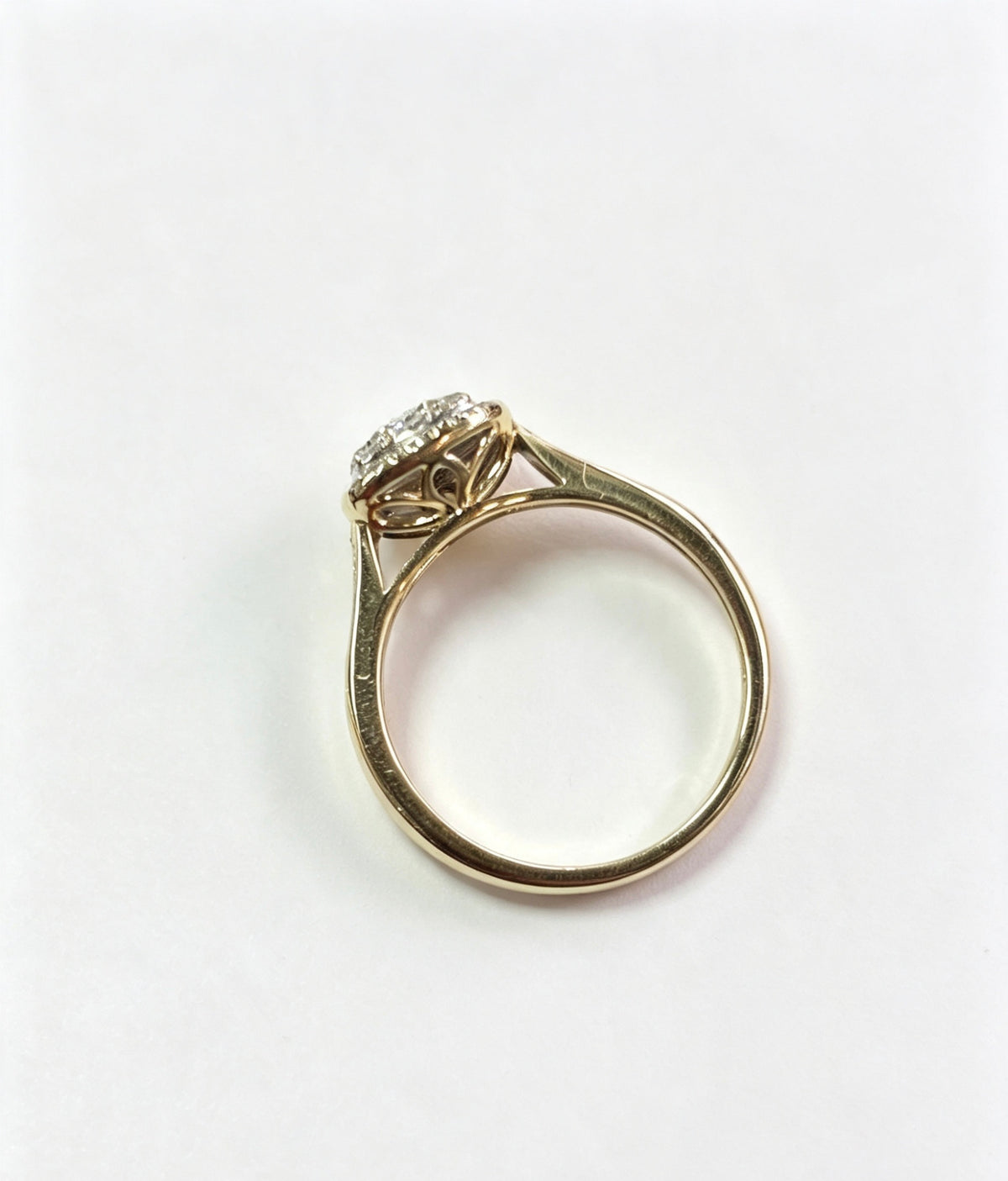 9ct gold diamond cluster ring. M