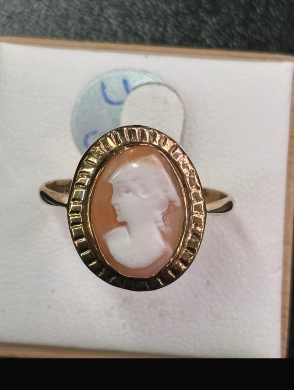 9ct gold  1980s cameo ring U