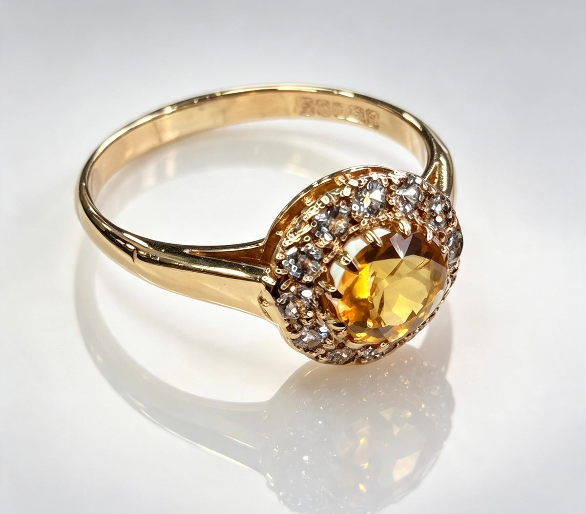 9ct gold citrine & c/z  cluster ring O