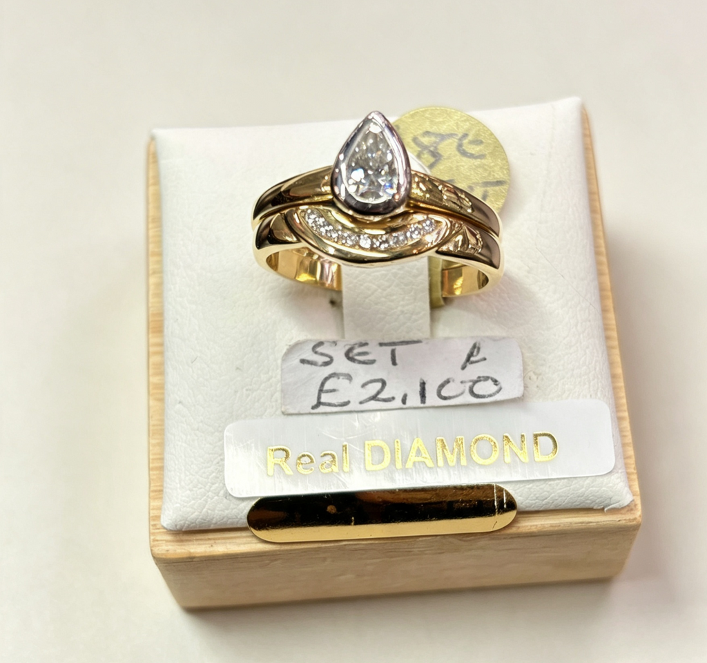 18ct gold natural diamond bridal set rings