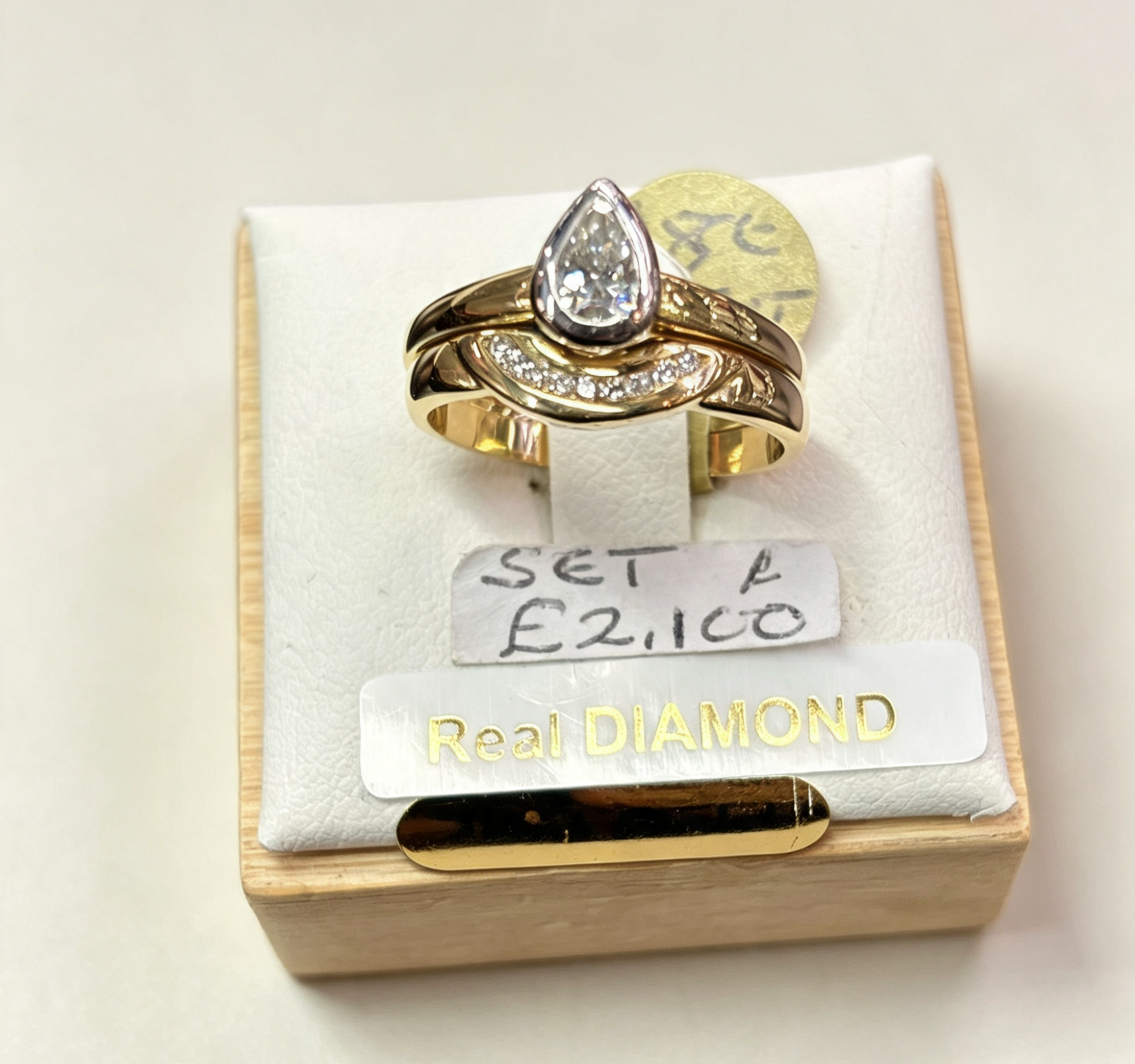 18ct gold natural diamond bridal set rings